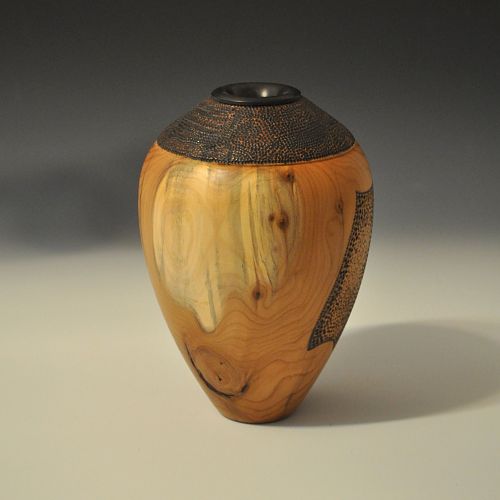 Branded vase in yew