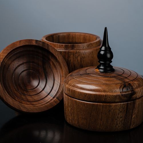 Two English walnut lidded boxes - detail lid