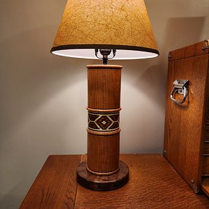 Lamp with Segmented Feature Ring