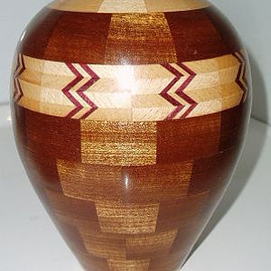 Zigzag urn