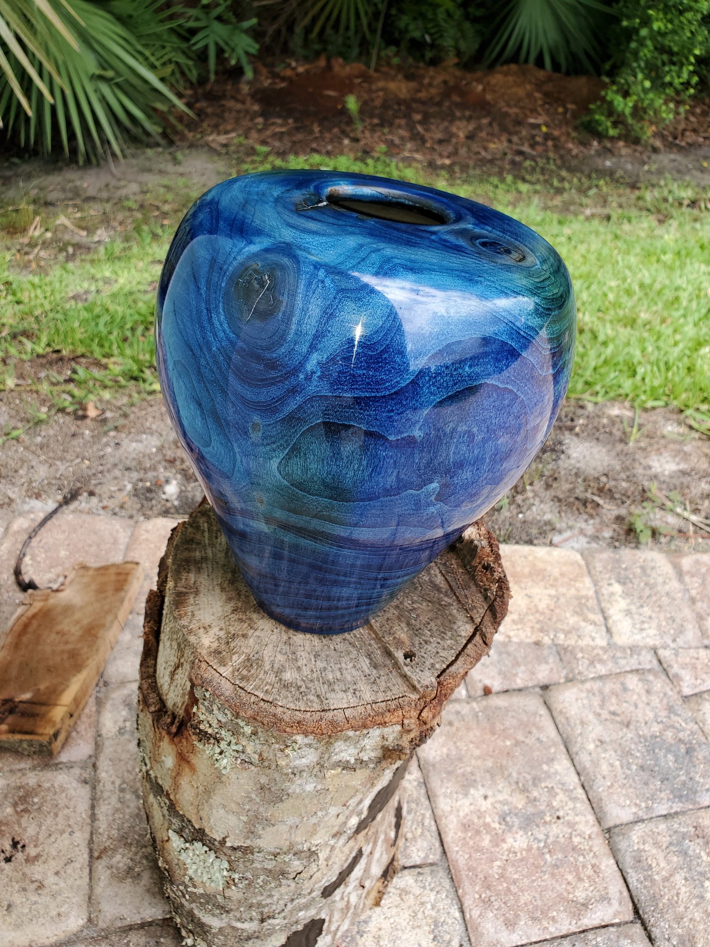 Hollow form in blue.