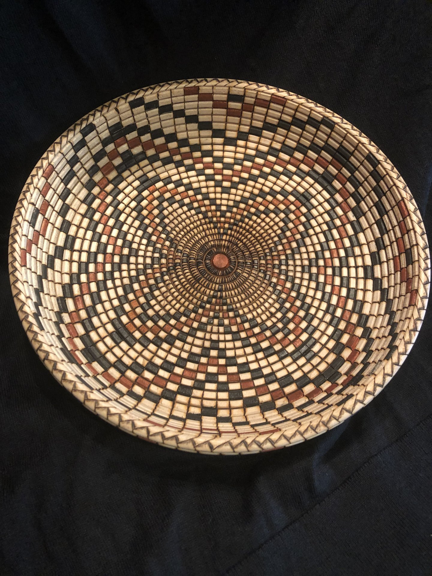 Pueblo basket illusion