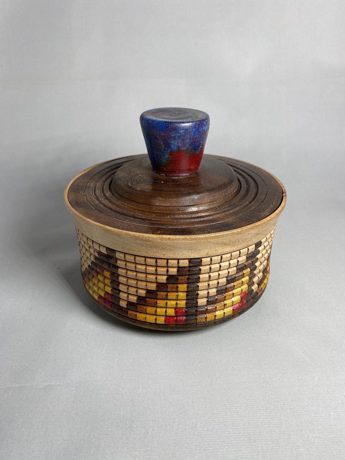 Small lidded box in basket illusion pattern