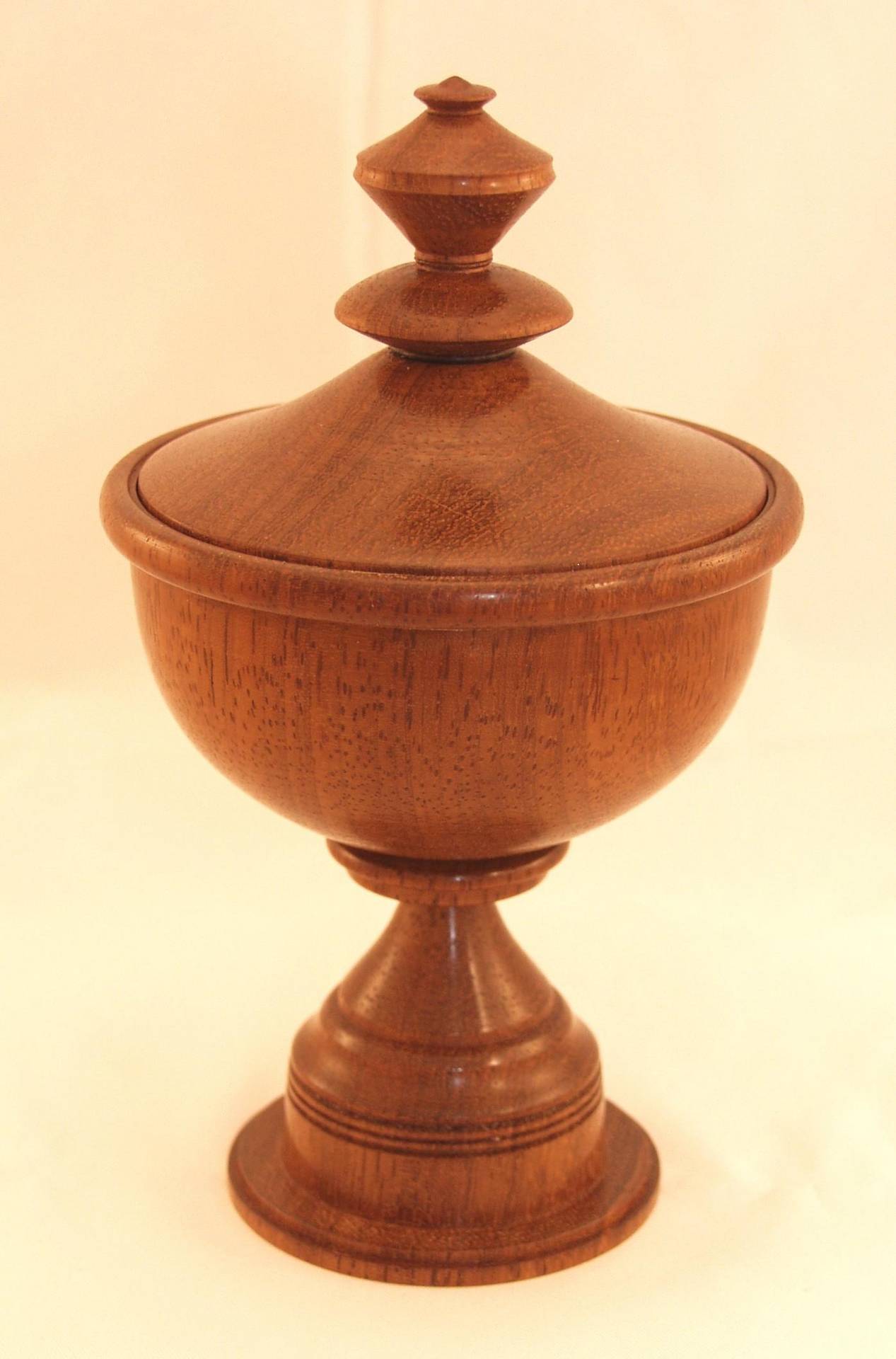 small urn - iroko