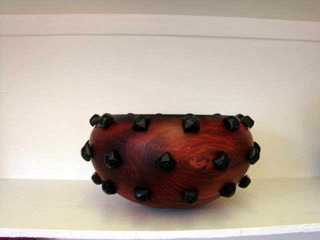 Studded bowl in Cedar