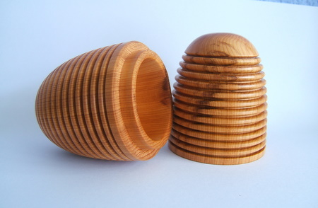 yew ribbed box open