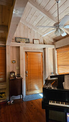 piano_room_beams.jpg