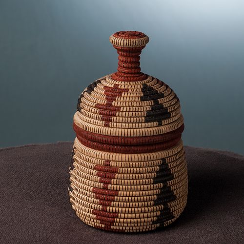 Small lidded box basket illusion