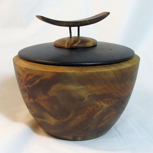 Swamp kauri lidded box