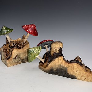 Mushroom spin tops with ball bearings
