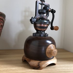 Sumo pepper grinder