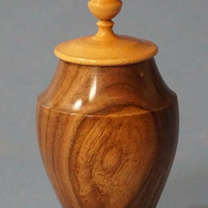 Serial 21046 Walnut Keepsake Urn Model KWCT0307022