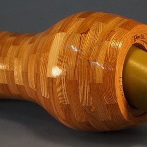 21071 vase detail