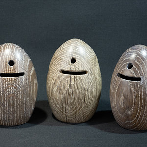 Egg-shaped money boxes as Christmas presents