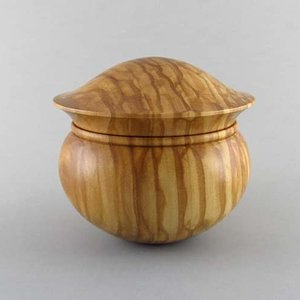 Olive wood lidded box