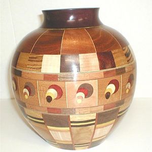 Polychromatic Urn