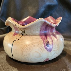 Scalloped edge bowl