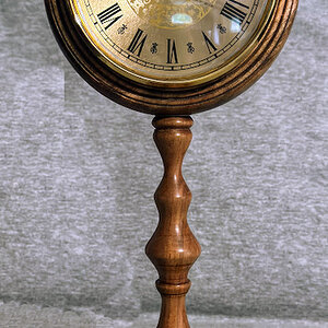 Pedestal clock
