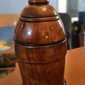 Pecan urn