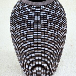 Walnut basket illusion