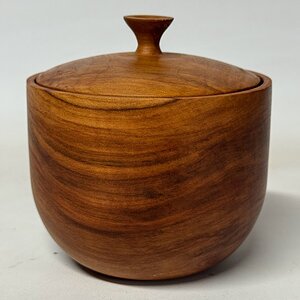 Apple box with lid.