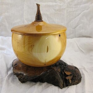 Lidded Bowl With stand