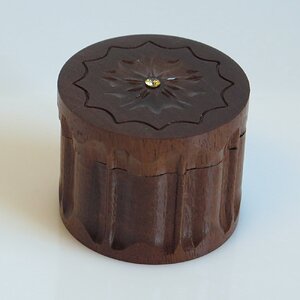 Mulamanama ornamental box