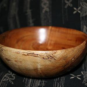 Mango wood bowl