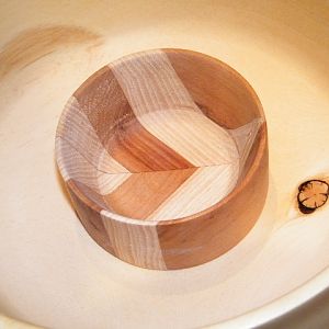 Small segmented bowl cherry/oak