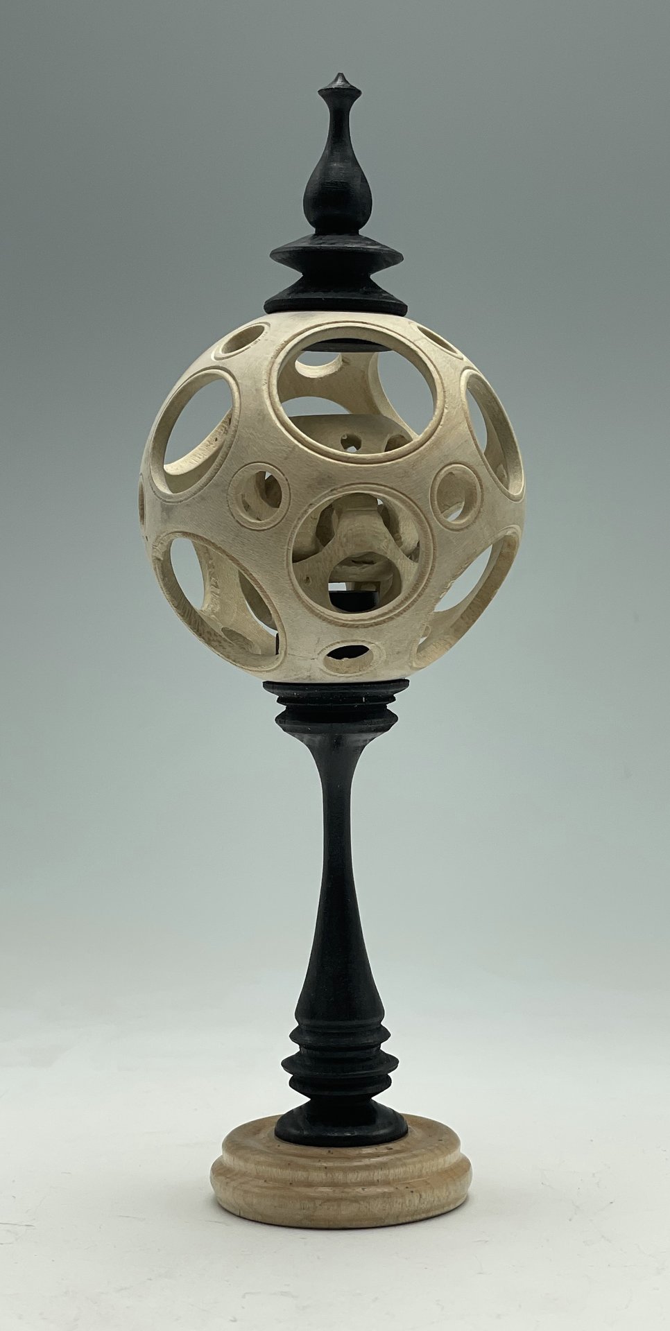 2 spheres interlocked inside a sphere