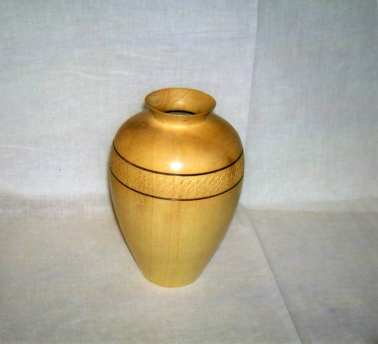 Arizona ash urn with textured band