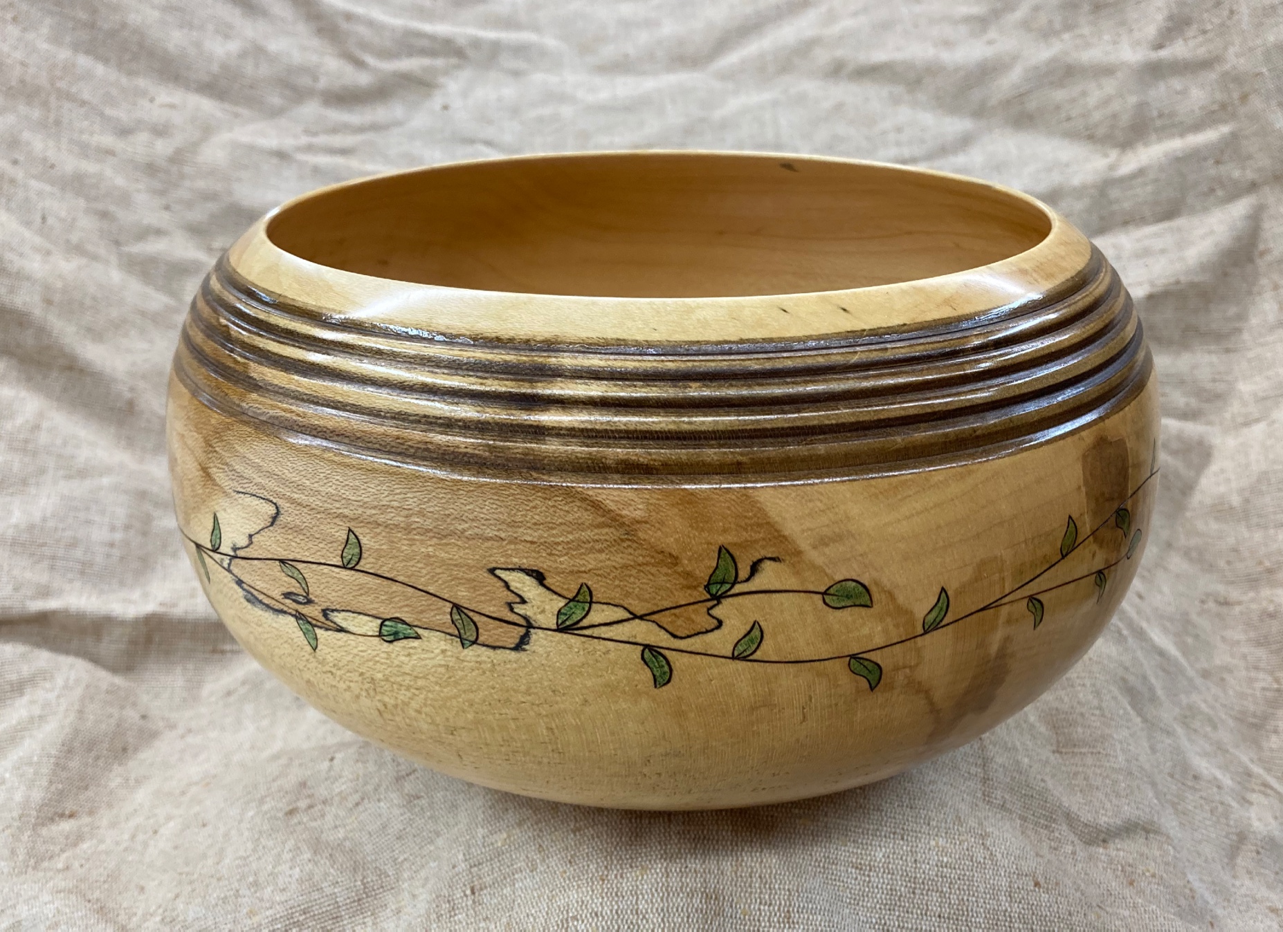 Bowl with vines