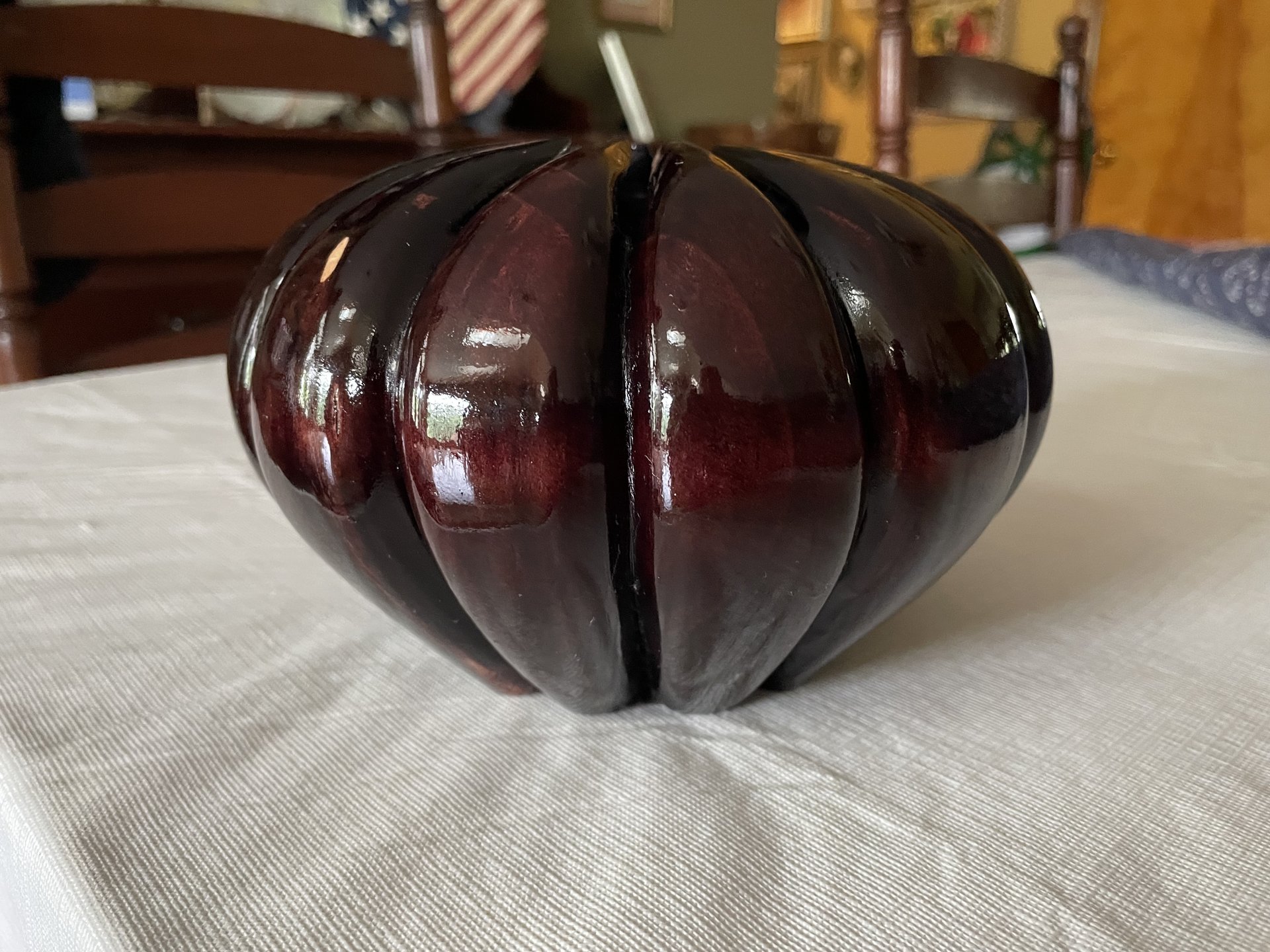 Carved Gum in Black Cherry