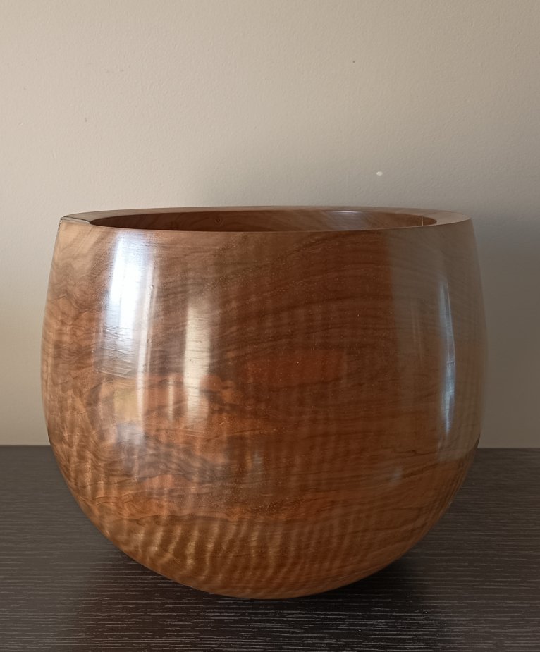 Curly walnut bowl