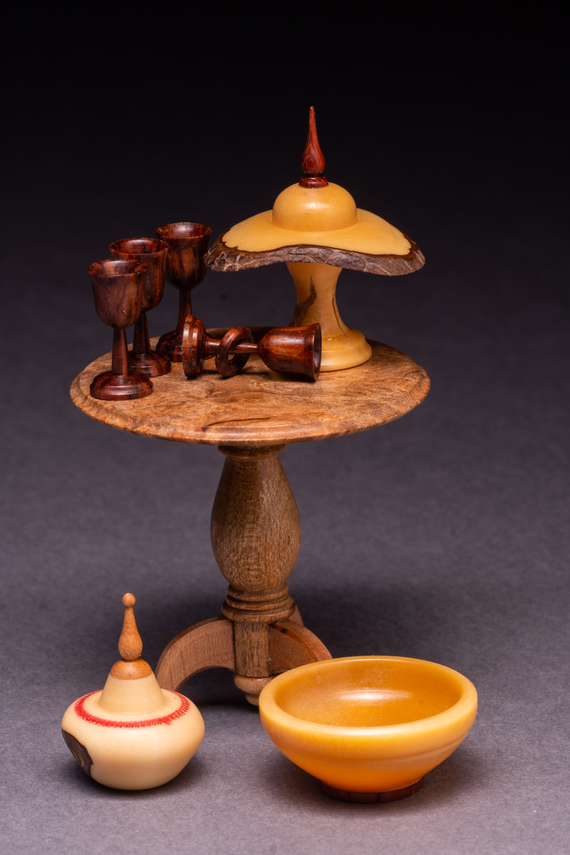 Doll house scale miniatures