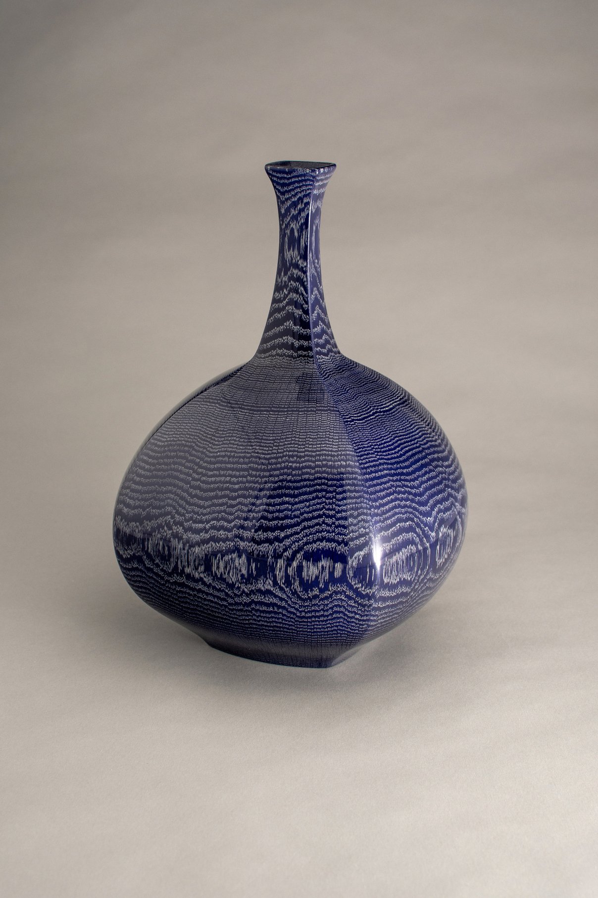 Extended Neck Segmented Closed Form