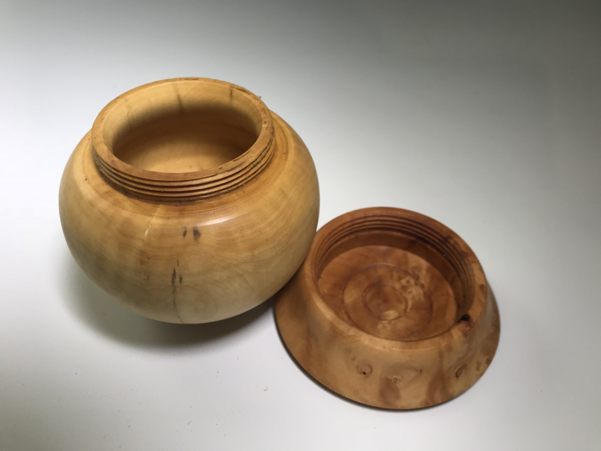 Hand chased threads box