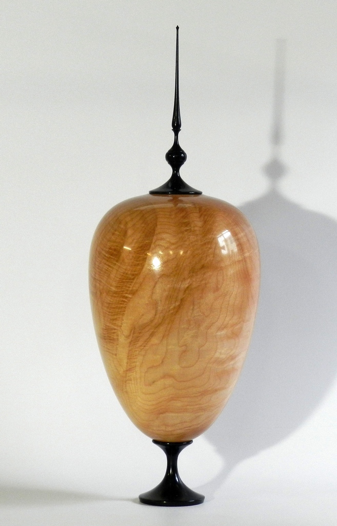 Hollow form / urn