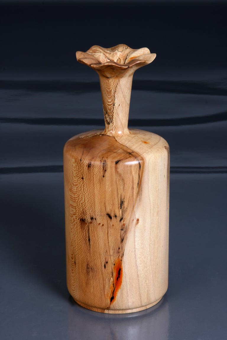 Hollow form with carved rim