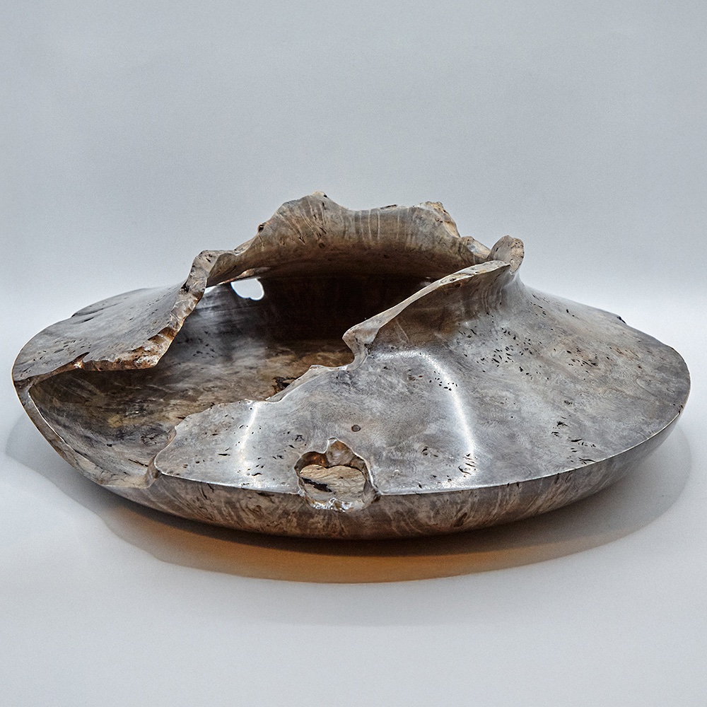 Hollow shape with natural edge