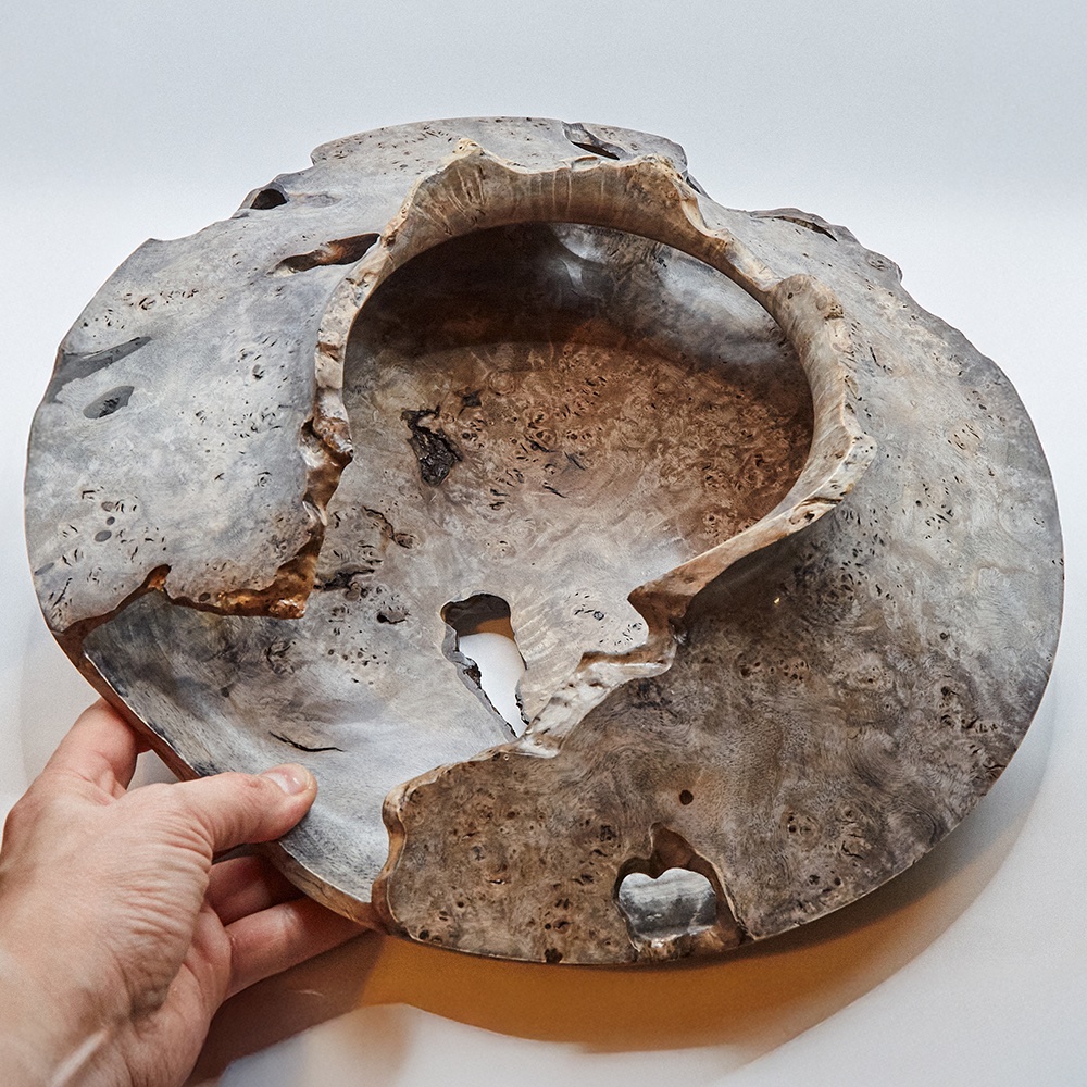 Hollow shape with natural edge