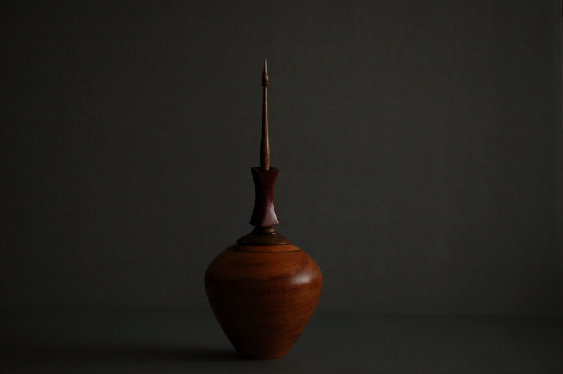 hollow vessel, now with a lid