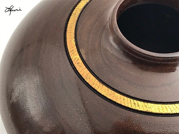 Hollowed Walnut Vessel, closeup