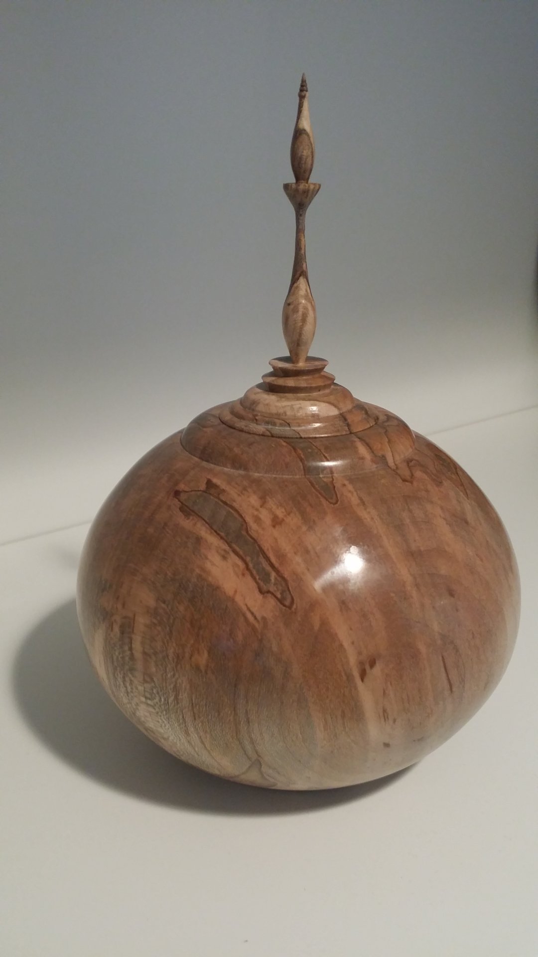 Lidded ambrosia vessel