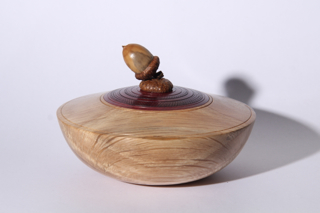 lidded box whit natural knob