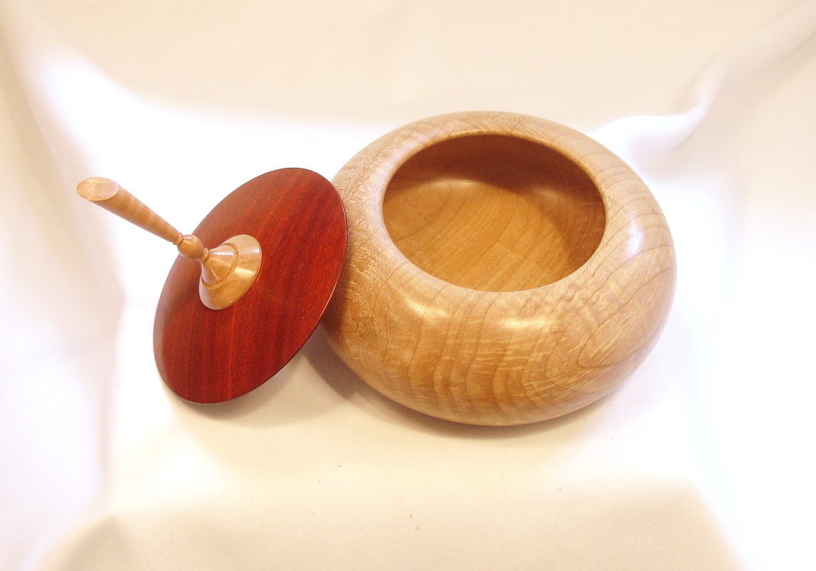 Maple Box w/Bloodwood Top & Maple Finial. 1104-2 Top Open