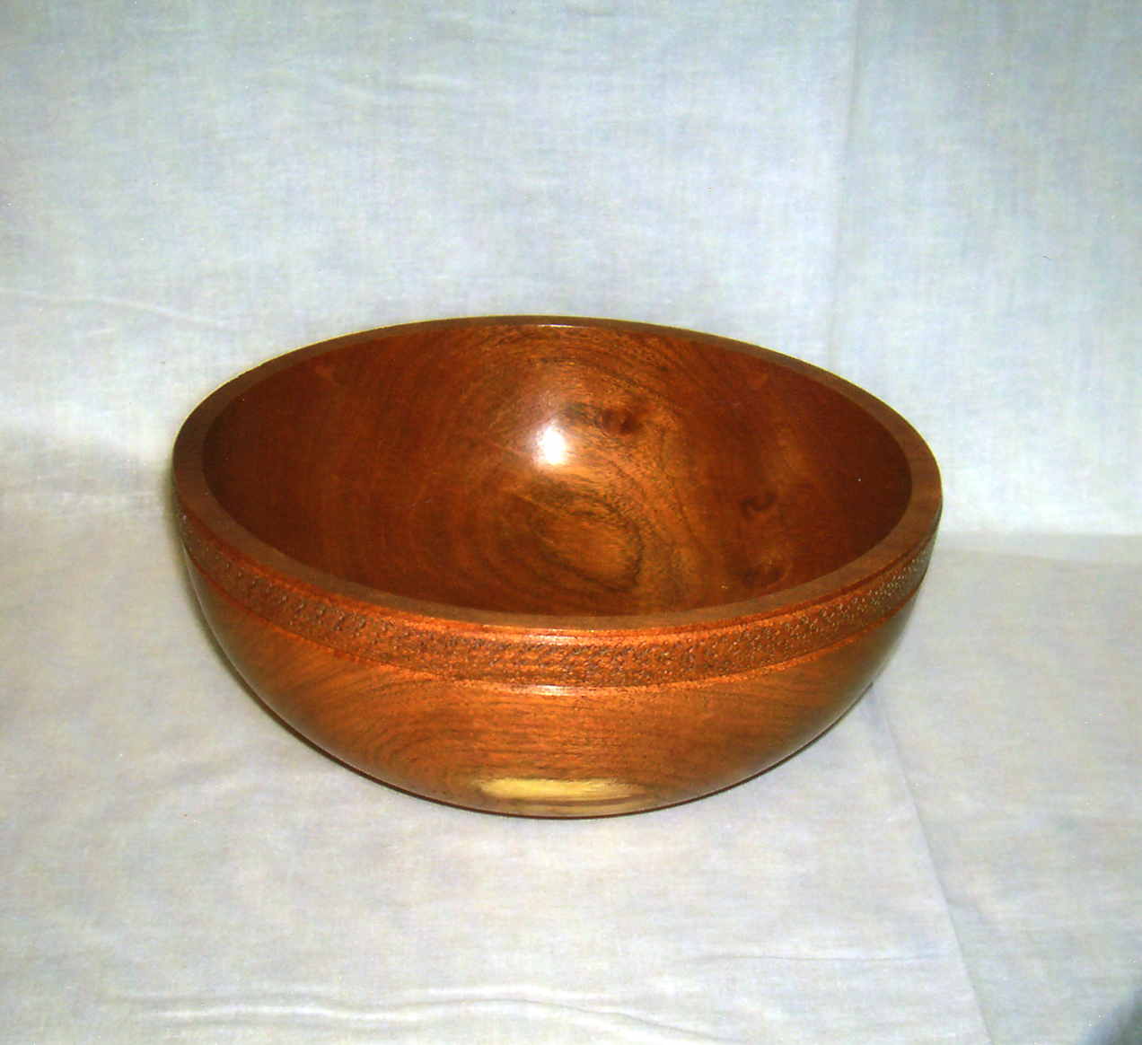 Mesquite bowl with texturised band