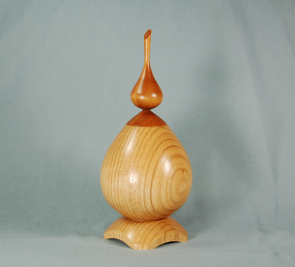 Oak_hollow_vessel_with_Mahogany_finial