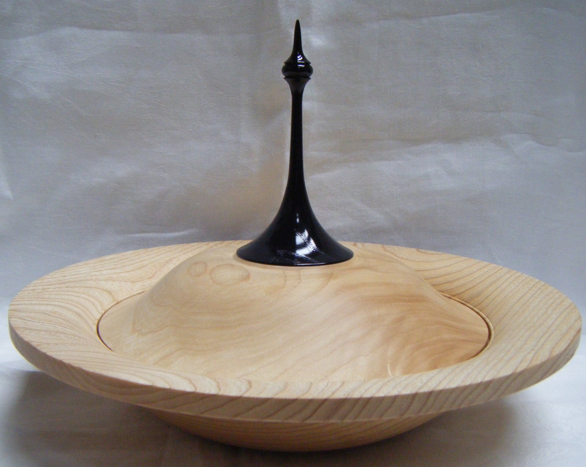 Ogee Lidded Ash Bowl With Finial