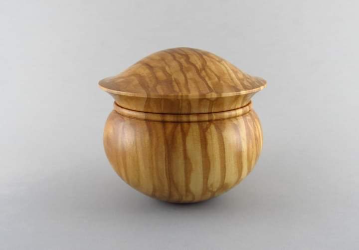 Olive wood lidded box